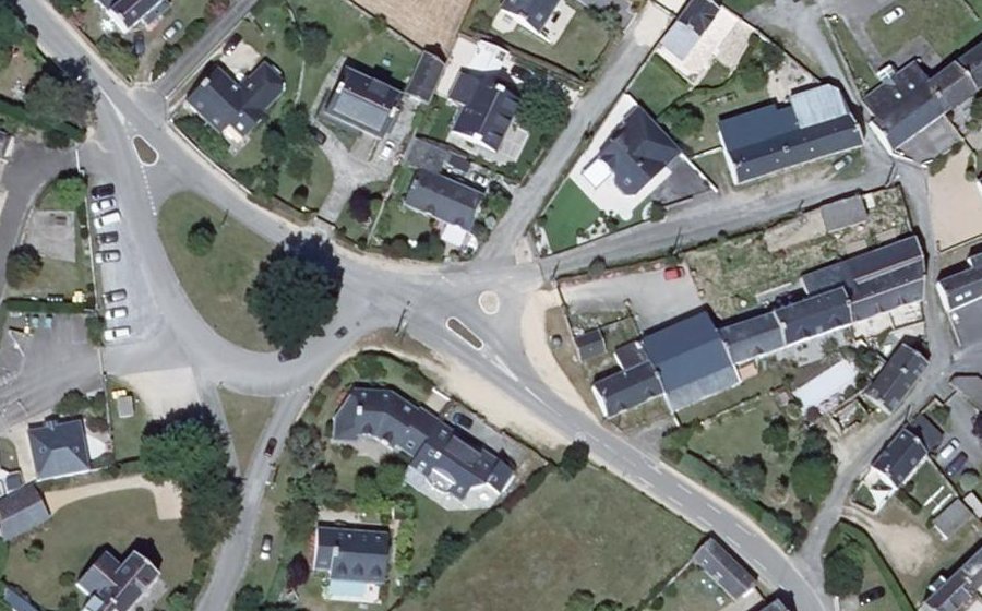 Vue aérienne du Rond-point anonyme n°222798787