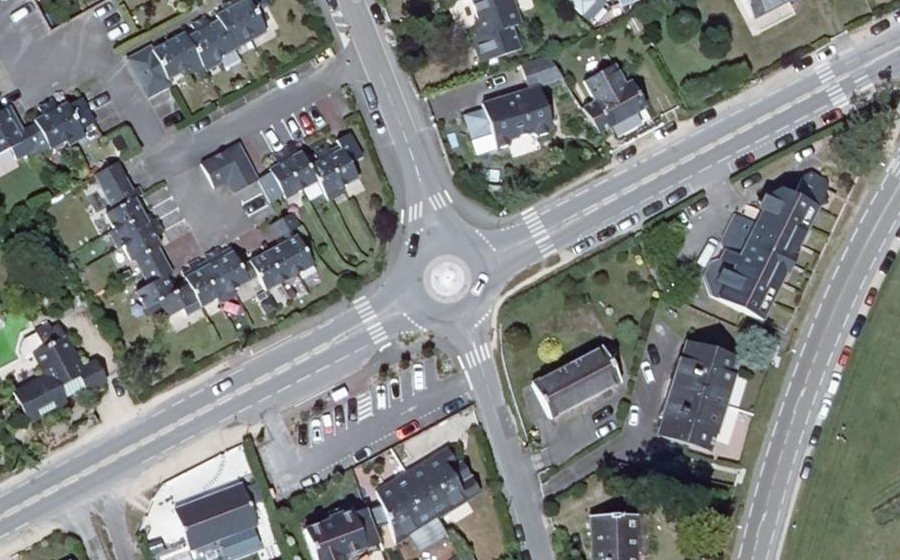 Vue aérienne du Rond-point anonyme n°222798791