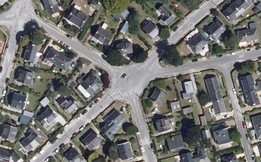Vue aérienne du Rond-point anonyme n°222818337