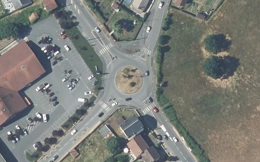 Vue aérienne du Rond-point anonyme n°22282874