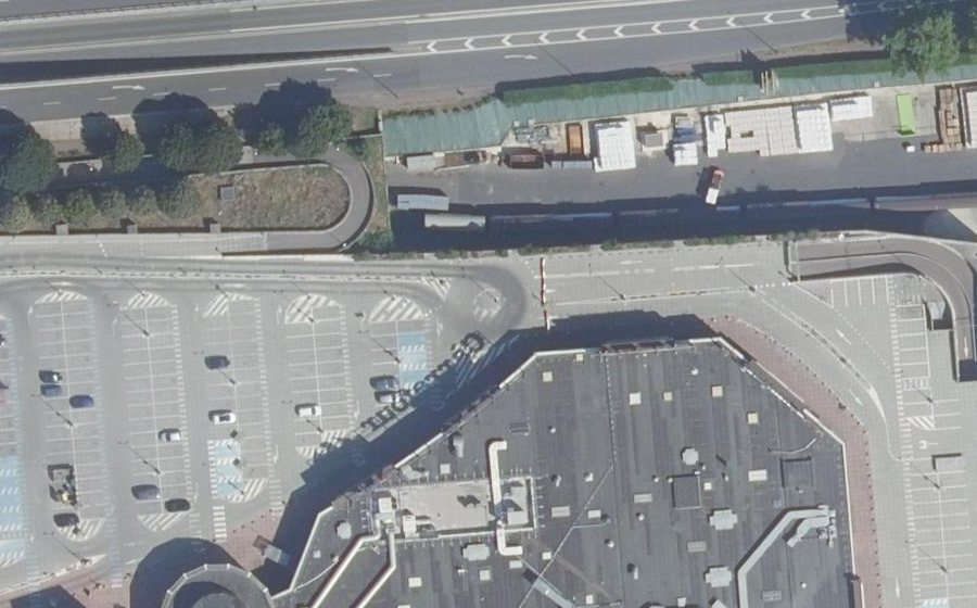 Vue aérienne du Rond-point anonyme n°222862501