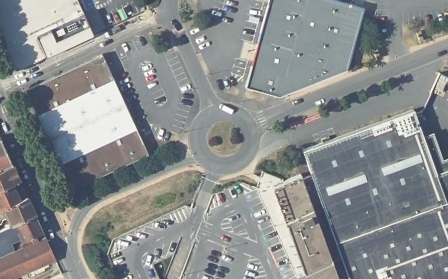 Vue aérienne du Rond-point anonyme n°22292405