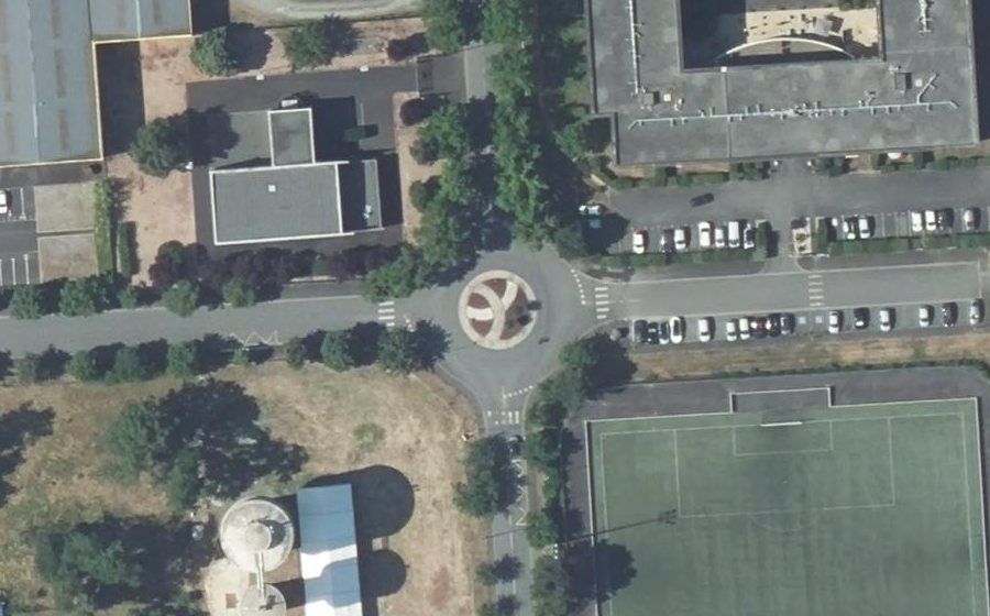 Vue aérienne du Rond-point anonyme n°22292415