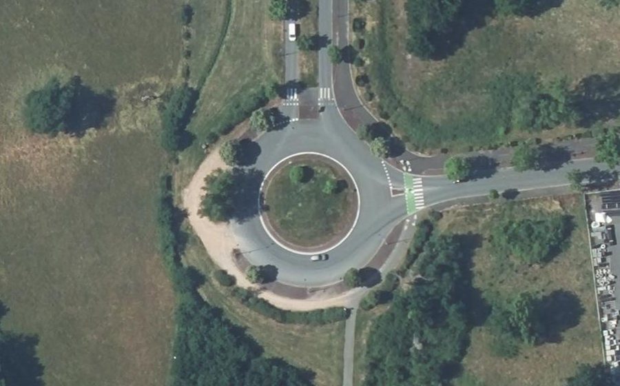 Vue aérienne du Rond-point anonyme n°22293526