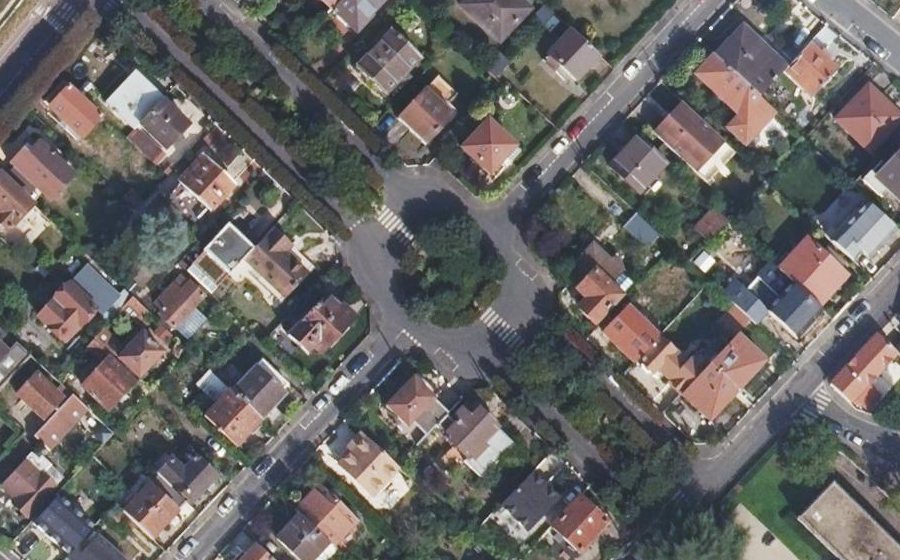 Vue aérienne du Rond-point anonyme n°22295652