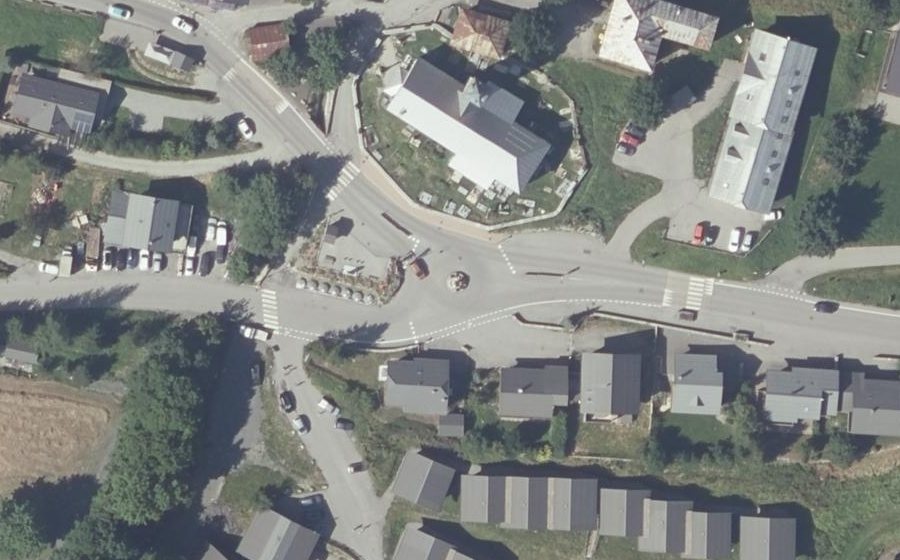 Vue aérienne du Rond-point anonyme n°223190867