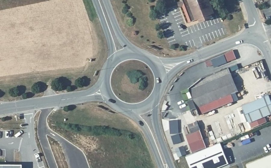 Vue aérienne du Rond-point anonyme n°22330916