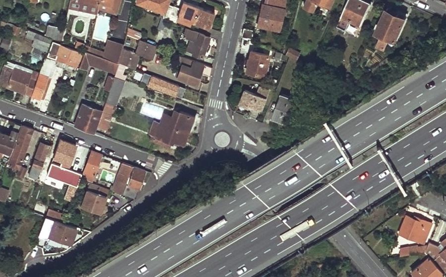 Vue aérienne du Rond-point anonyme n°223397390