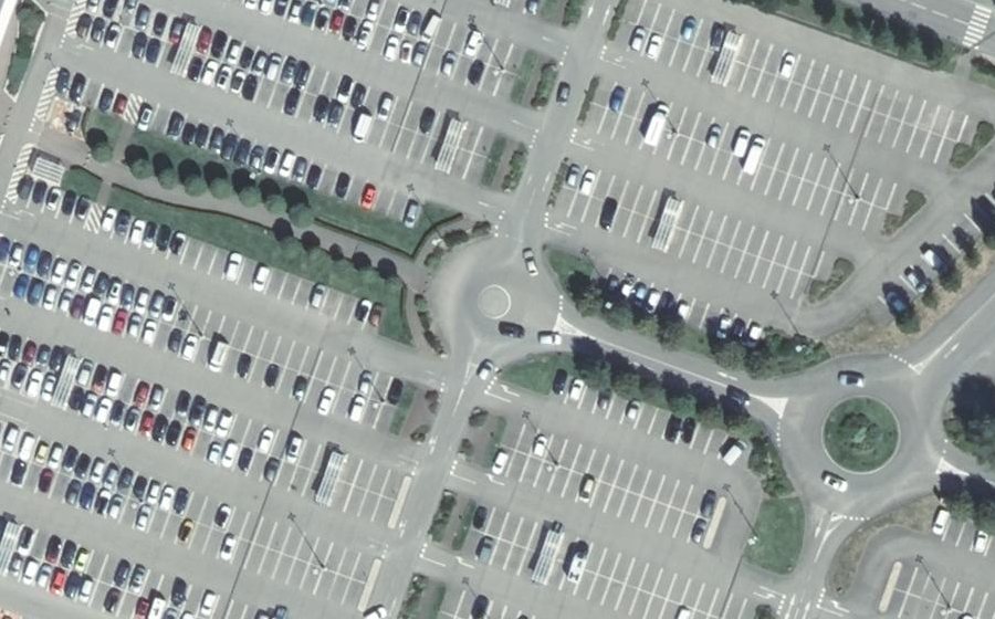Vue aérienne du Rond-point anonyme n°223440402