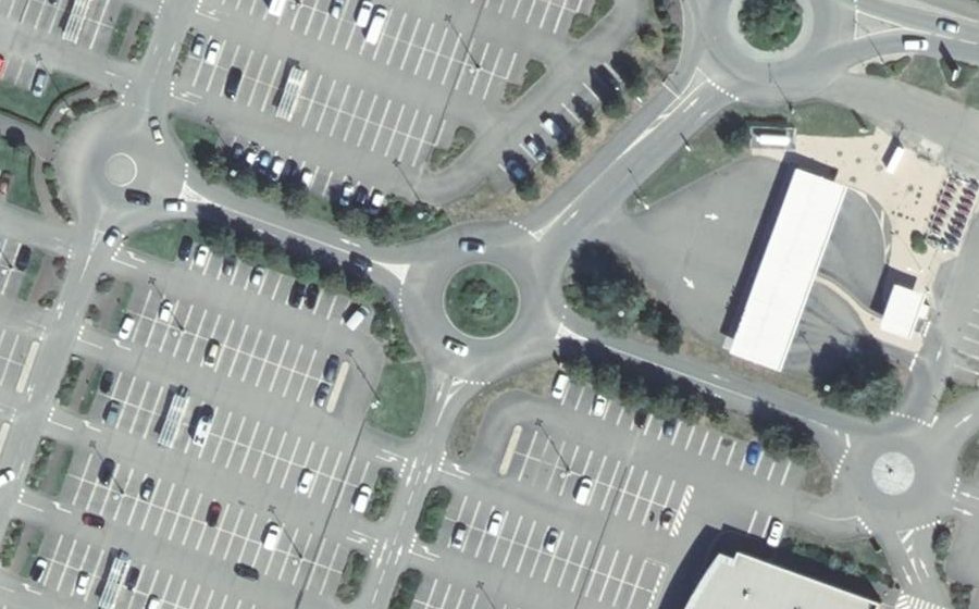 Vue aérienne du Rond-point anonyme n°223440403