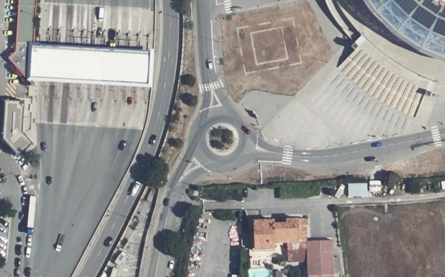 Vue aérienne du Rond-point anonyme n°223516468