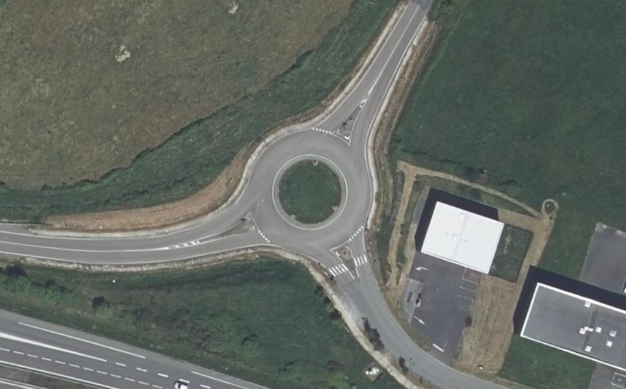 Vue aérienne du Rond-point anonyme n°223631713