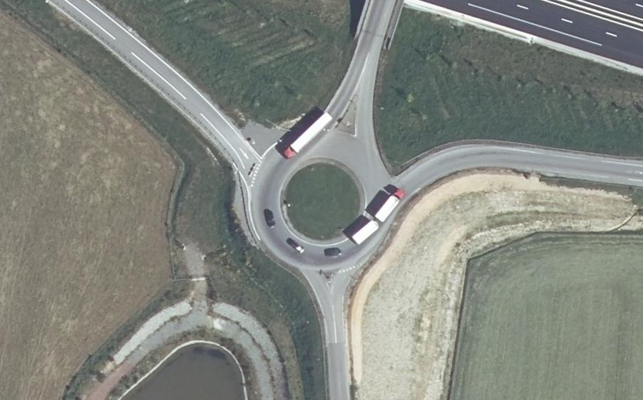 Vue aérienne du Rond-point anonyme n°22366445