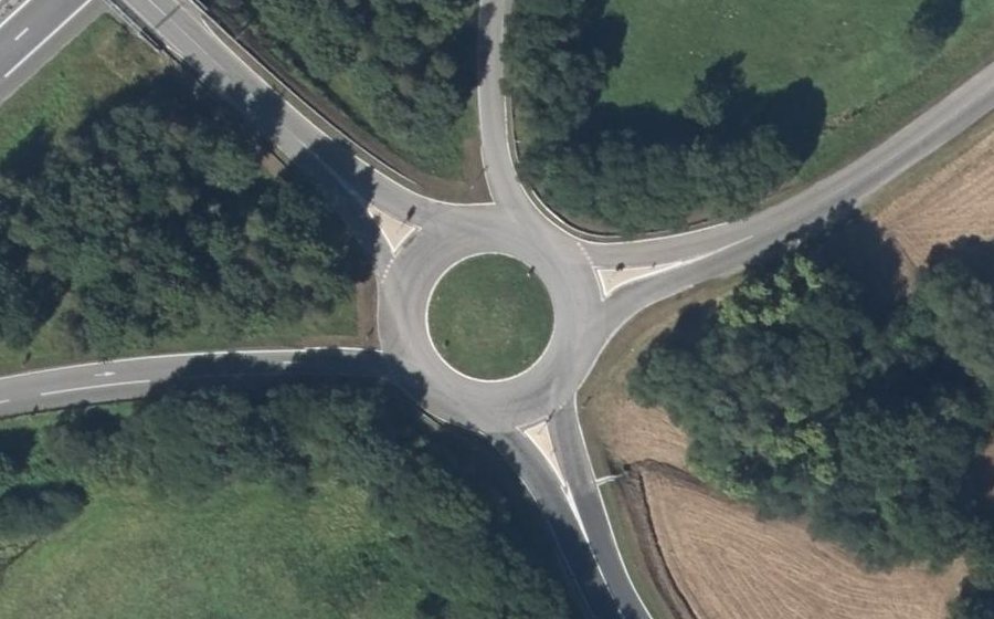 Vue aérienne du Rond-point anonyme n°22367452