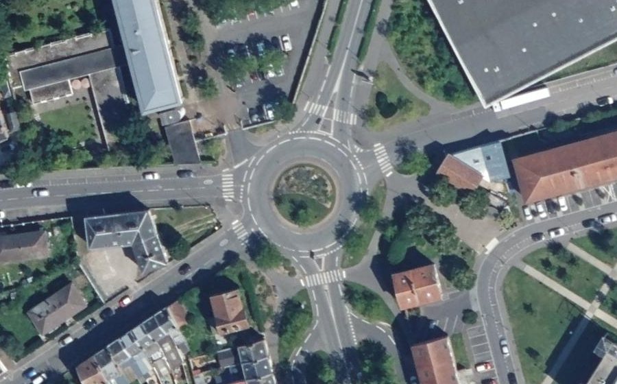 Vue aérienne du Rond-point anonyme n°223700235