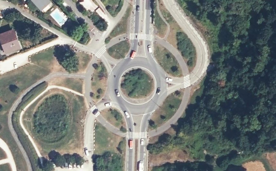 Vue aérienne du Rond-point anonyme n°22375727