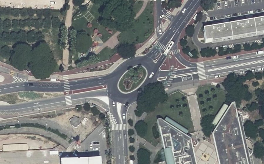 Vue aérienne du Rond-point anonyme n°22384911