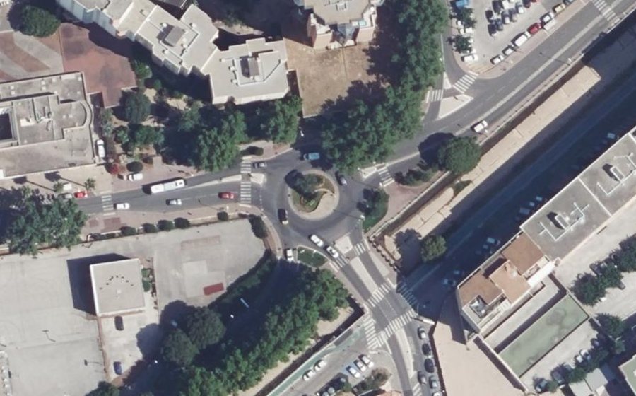 Vue aérienne du Rond-point anonyme n°224027418