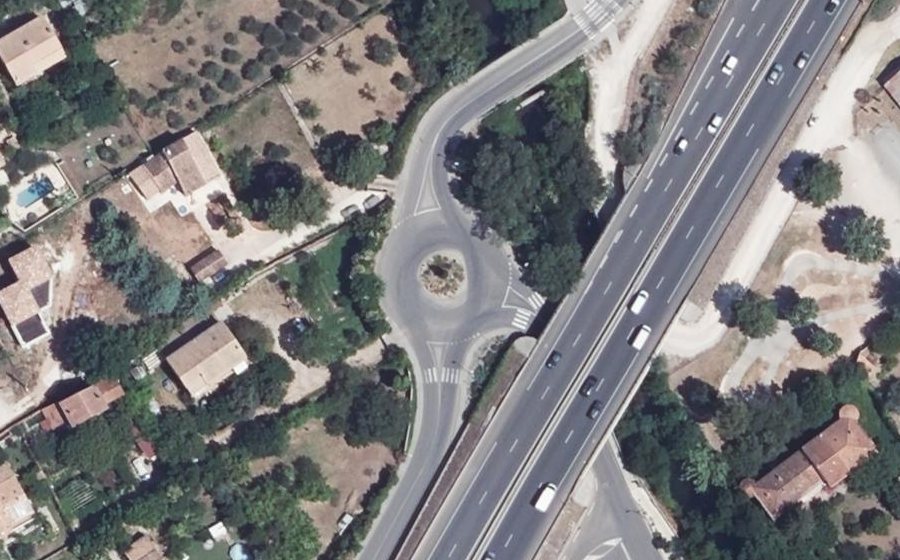 Vue aérienne du Rond-point anonyme n°224059993