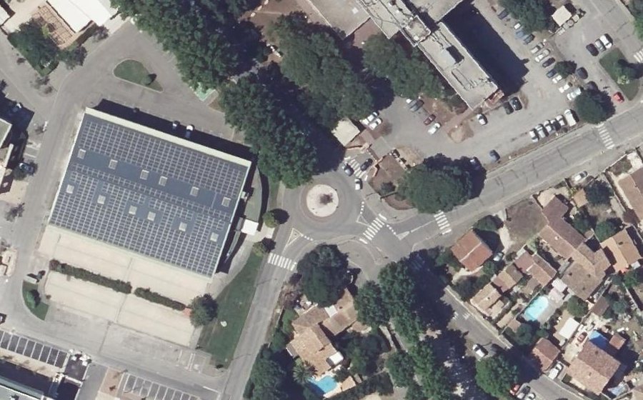 Vue aérienne du Rond-point anonyme n°224072500