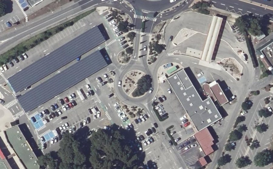 Vue aérienne du Rond-point anonyme n°224082823