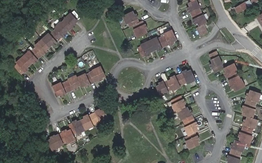 Vue aérienne du Rond-point anonyme n°224099291