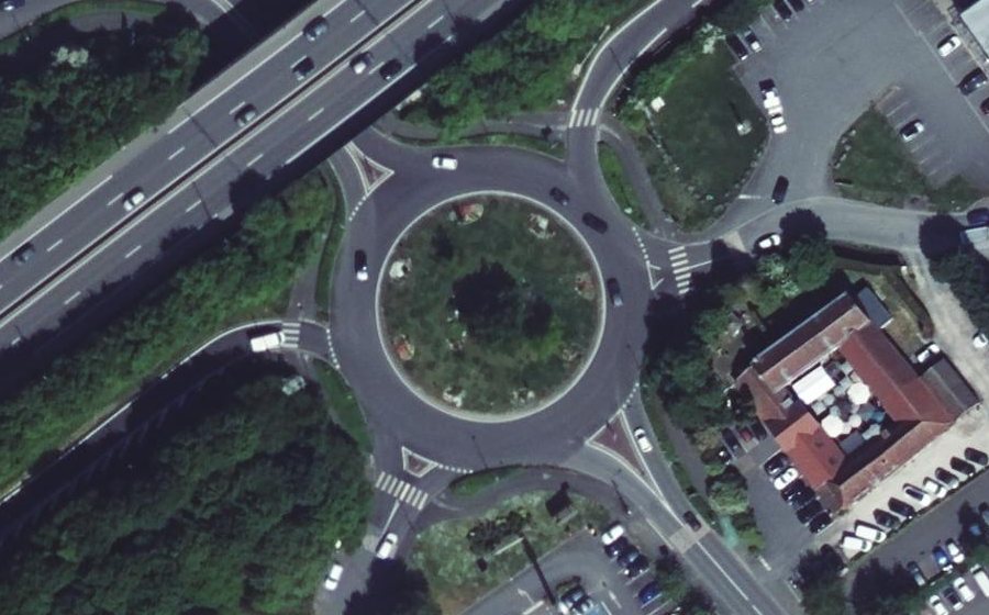Vue aérienne du Rond-point anonyme n°22414280