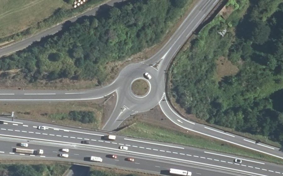 Vue aérienne du Rond-point anonyme n°224216606
