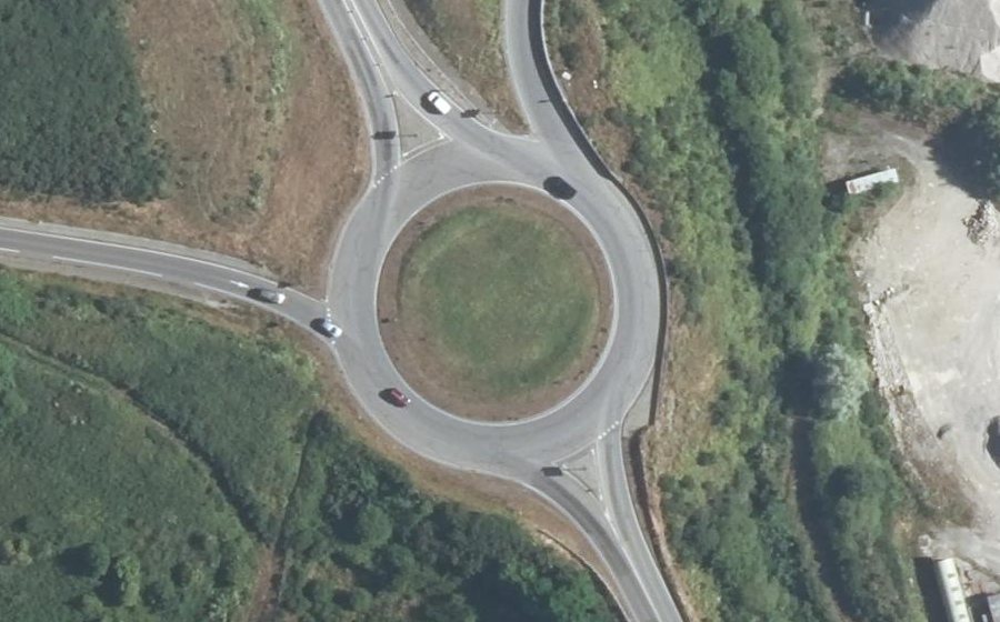 Vue aérienne du Rond-point anonyme n°224223882