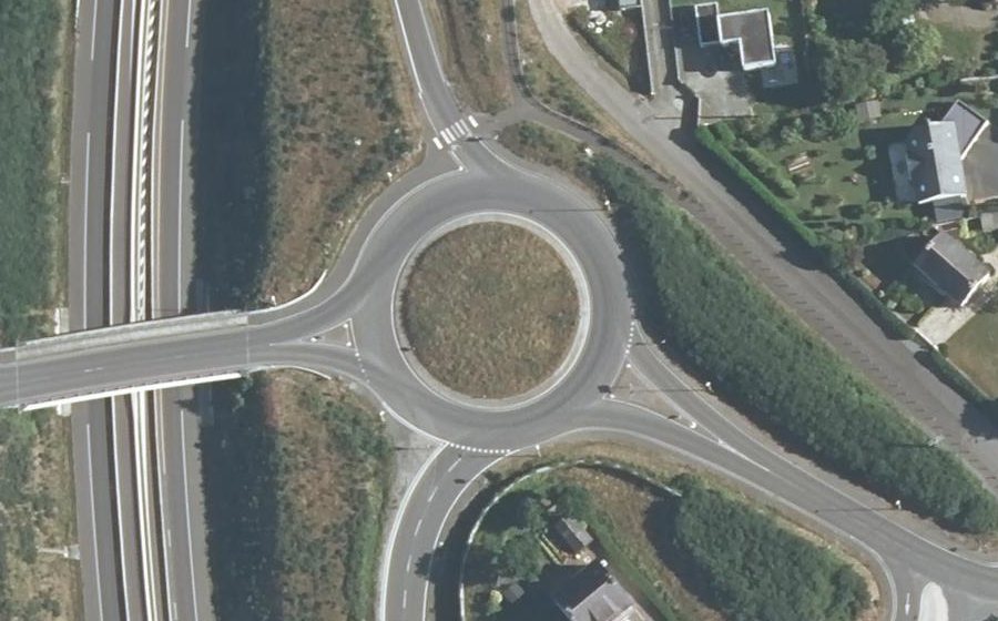Vue aérienne du Rond-point anonyme n°224223883