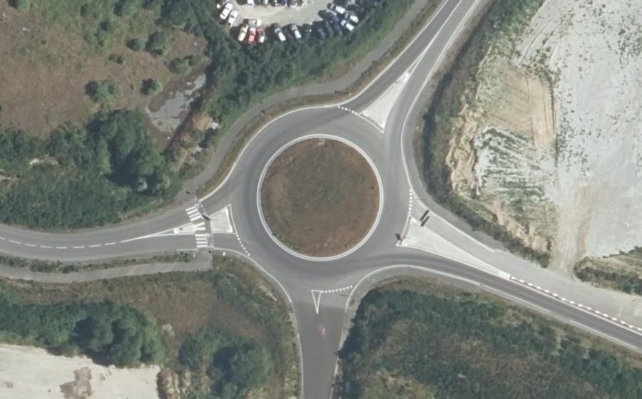 Vue aérienne du Rond-point anonyme n°224223887