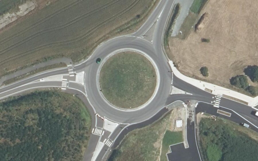 Vue aérienne du Rond-point anonyme n°224223889