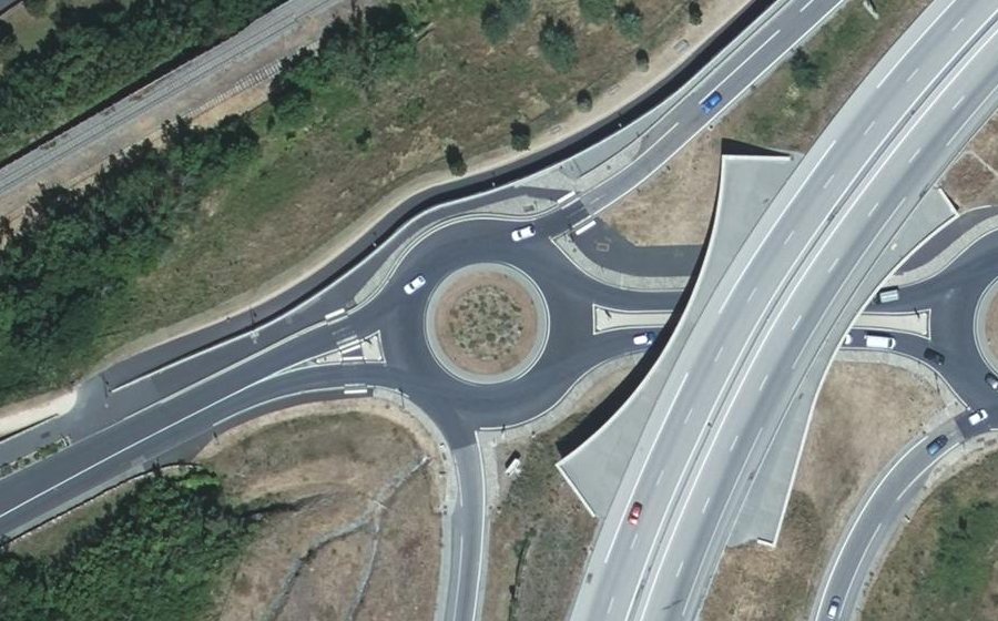 Vue aérienne du Rond-point anonyme n°224239397