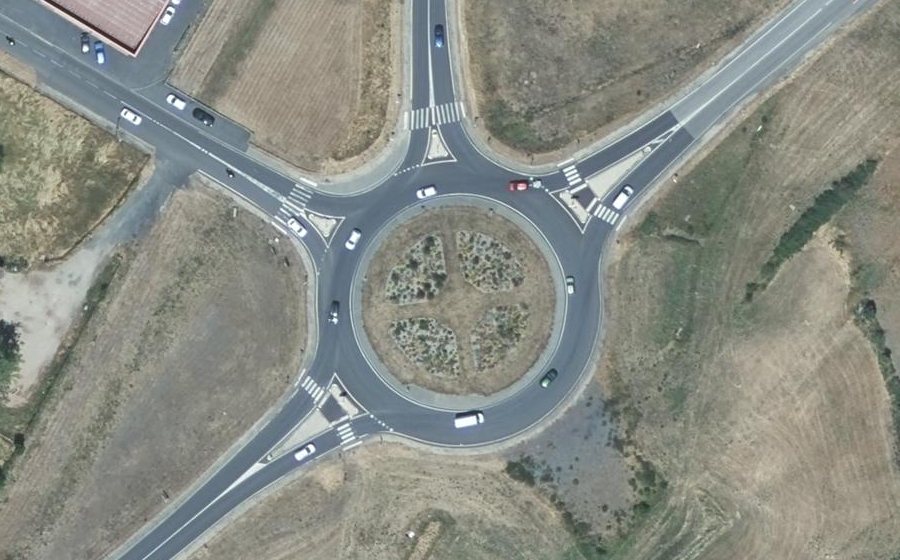 Vue aérienne du Rond-point anonyme n°224239398