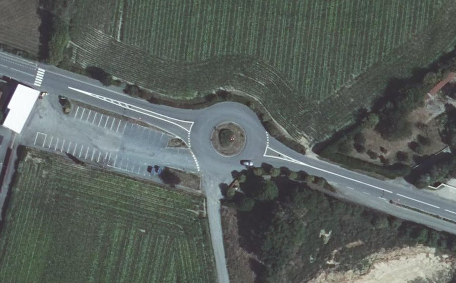 Vue aérienne du Rond-point anonyme n°224243133