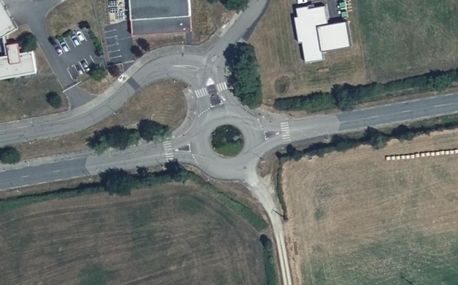 Vue aérienne du Rond-point anonyme n°224349991