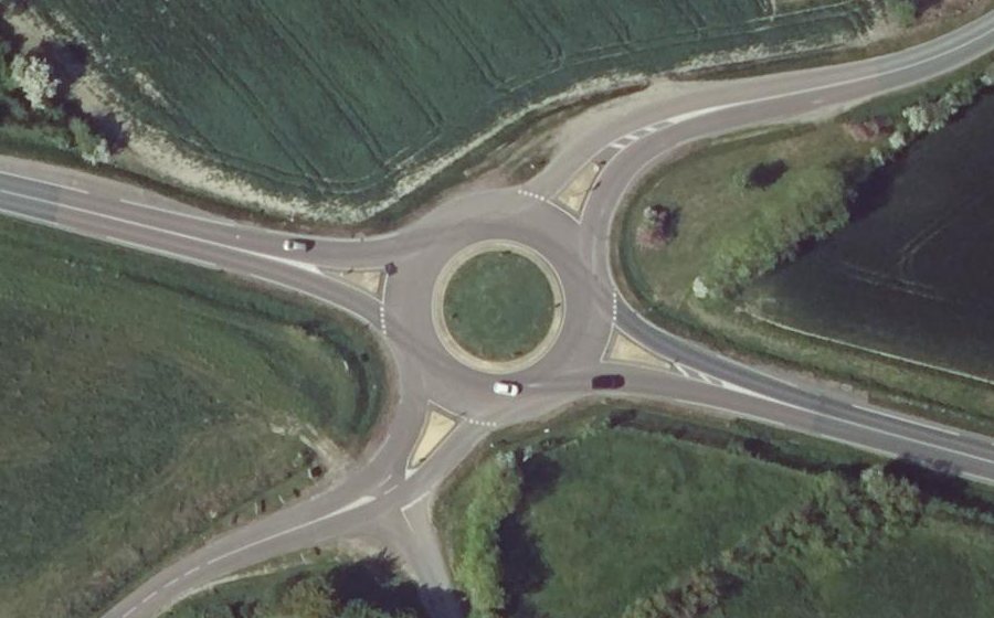 Vue aérienne du Rond-point anonyme n°224415365