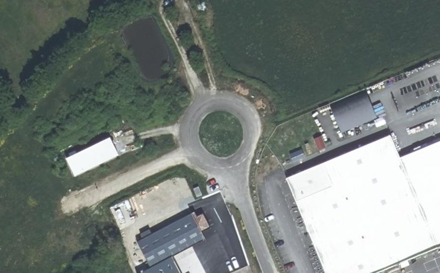 Vue aérienne du Rond-point anonyme n°224447565