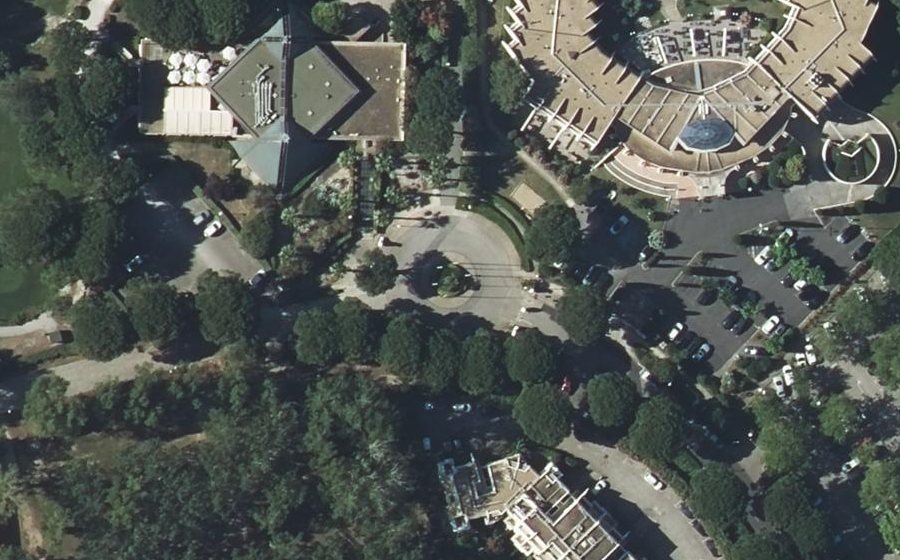 Vue aérienne du Rond-point anonyme n°224487165