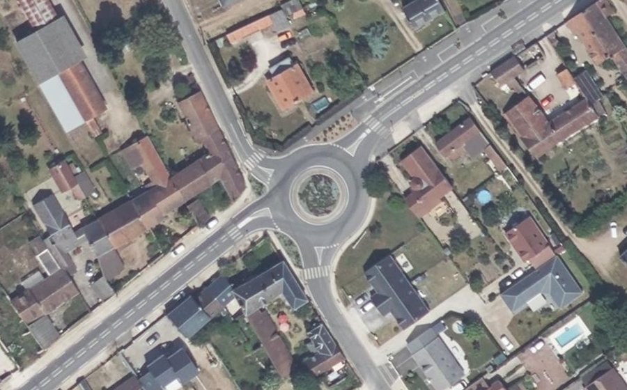 Vue aérienne du Rond-point anonyme n°224513144