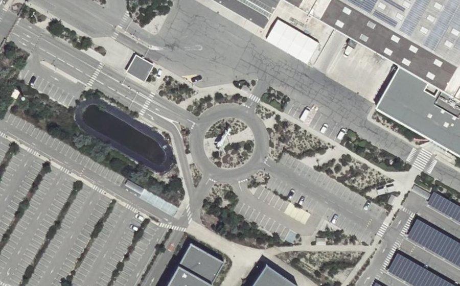 Vue aérienne du Rond-point anonyme n°224521558