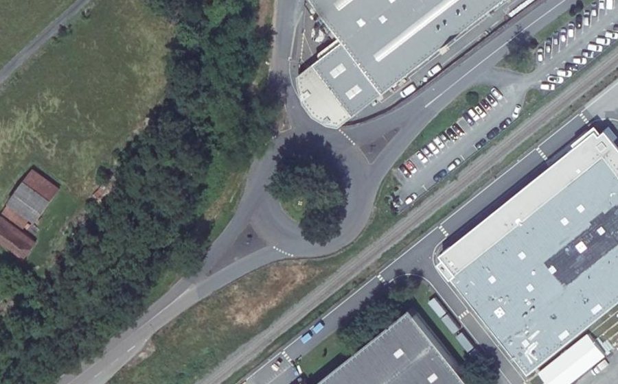 Vue aérienne du Rond-point anonyme n°22472581