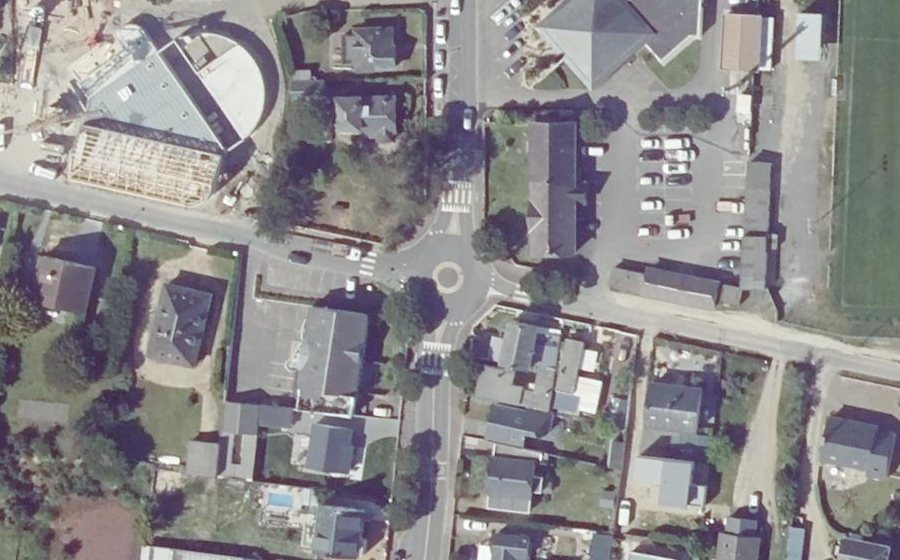 Vue aérienne du Rond-point anonyme n°224913908