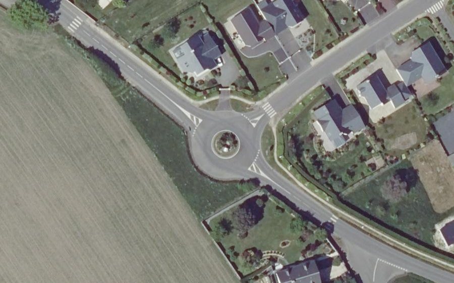 Vue aérienne du Rond-point anonyme n°224913920