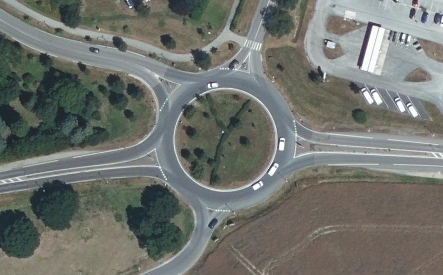 Vue aérienne du Rond-point anonyme n°22491922