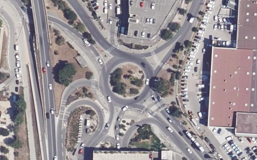 Vue aérienne du Rond-point anonyme n°224919684