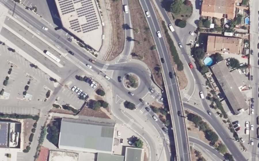 Vue aérienne du Rond-point anonyme n°224919690