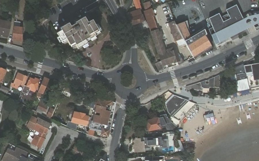 Vue aérienne du Rond-point anonyme n°224925186