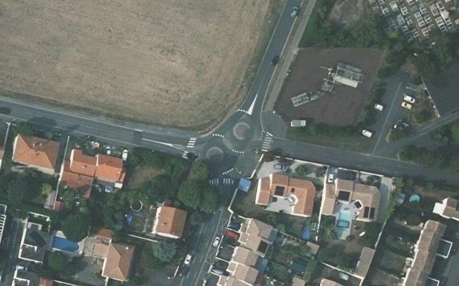 Vue aérienne du Rond-point anonyme n°225023321