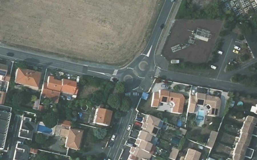 Vue aérienne du Rond-point anonyme n°225023379